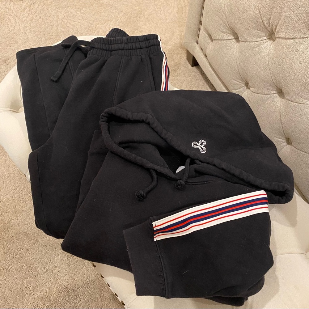 Aritzia TNA The Iconic Tracksuit